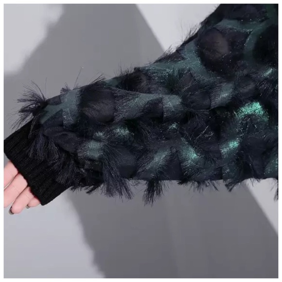 Iridescent Eyelash Peacock Oversize Tunic Top - Picture 7 of 8